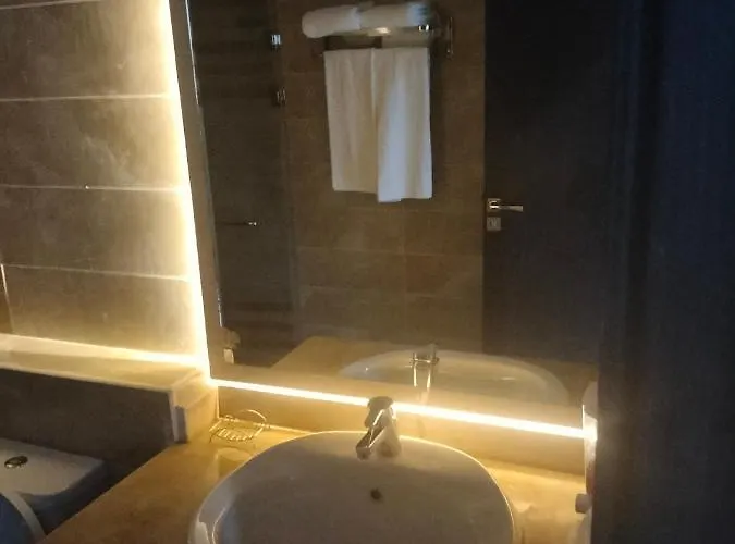 One Bedroom With Aqua View At Mirage Bay