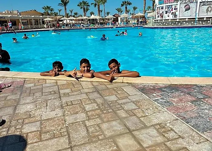 One Bedroom With Aqua View At Mirage Bay Aparthotel 4*
